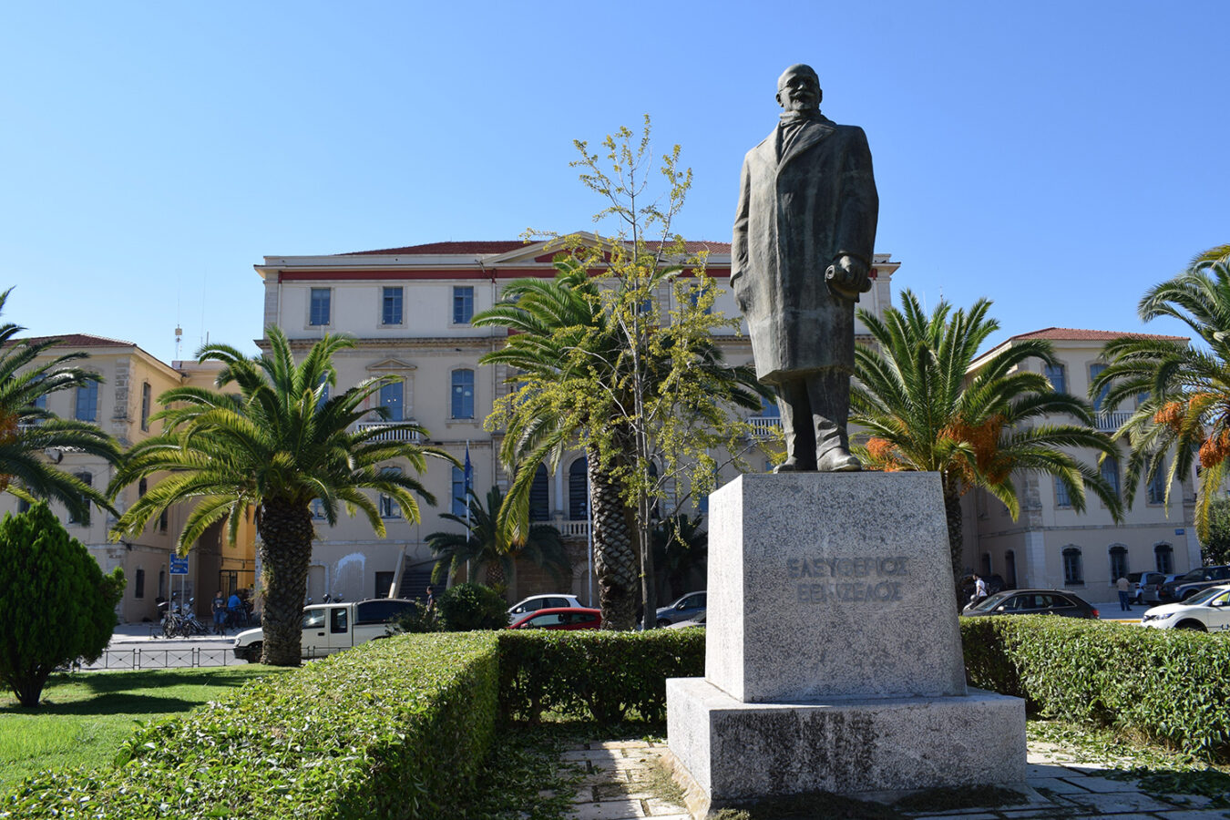 Courthouse (Dikastiria) square with the statue of Eleftherios Venizelos