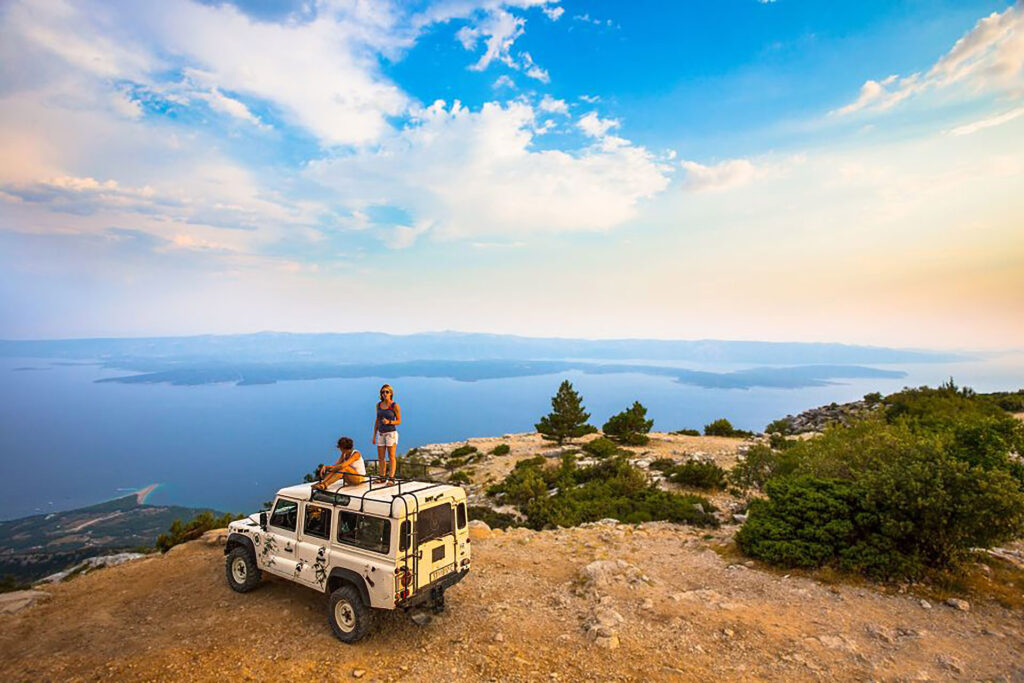 Jeep Safari on White mountains with view to the sea 